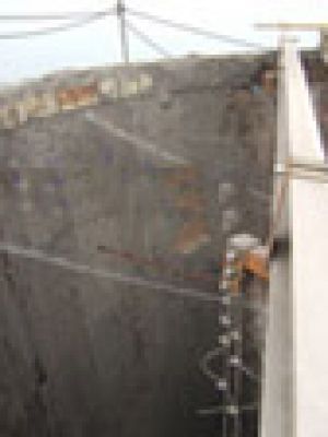 烟囱聚脲喷涂高压水冲洗